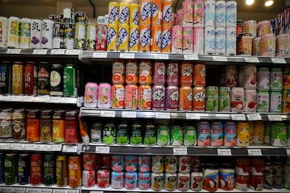 Los supermercados del Barrio Chino tienen productos que no se consiguen en otros comercios