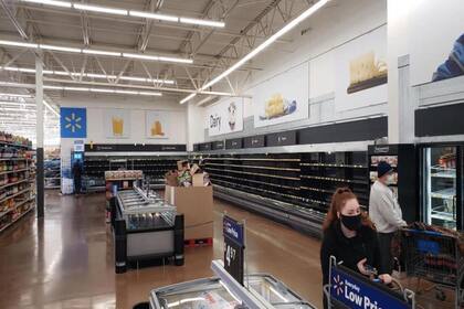Los supermercados presentan escasez de productos ya que el transporte de los víveres hasta los comercios se dificulta por las rutas congeladas.