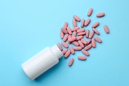 Los suplementos con colágeno suelen incluir vitamina C para ayudar a la síntesis de la proteína