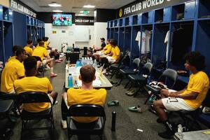 Los suplentes del Dortmund siguieron el primer tiempo del partido ante Mamelodi Sundowns en el vestuario para guarecerse del calor sofocante en Cincinnati.