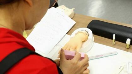 Los surcoreanos aprenden con maniquíes