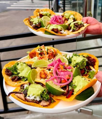 Los tacos mexicanos son una excelente opción para compartir con amigos