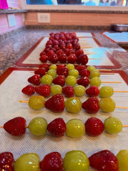 Los Tanghulu, la estrella del local de Martín Ku (Foto: @martinku98)