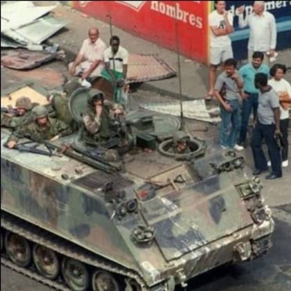 Los tanques se convirtieron en una postal cotidiana en la ciudad de Panamá entre el 20 de diciembre de 1989 y el 31 de enero de 1990