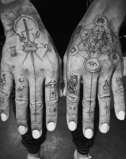 Los tatuajes de Lewis Hamilton en sus manos