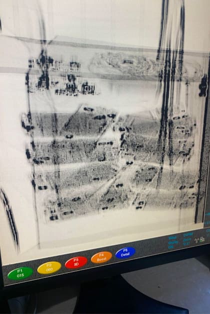 Los teléfonos celulares fueron descubiertos tras una inspección en un escáner