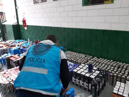 Los termos cuestan hasta un 80% más baratos y son réplicas muy bien logradas de los originales, pero con materiales tóxicos