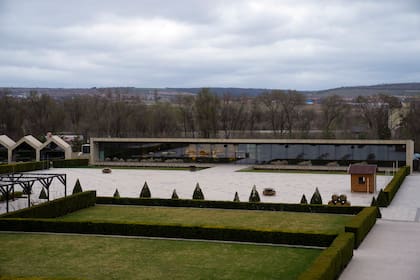 Los terrenos de la bodega Mimi Castel, casi vacía, en Bulboaca, Moldavia, el 7 de abril de 2022. Las repercusiones de la guerra en Ucrania han cobrado un alto precio en el negocio. (Cristian Movila/The New York Times)