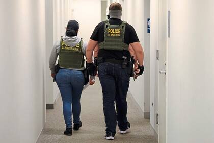 Los testigos pueden grabar un operativo, siempre y cuando no interfieran en el mismo