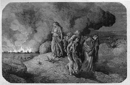 Los textos antiguos del Corán y la Biblia narran cómo Dios (Alá) destruyó la ciudad por los pecados de sus habitantes tras dejar salir a Abraham, Lot, sus dos hijas y su esposa, que quedó convertida en estatua de sal por mirar atrás.