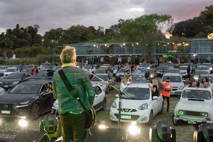 Los Tipitos en el Autocine al Rio