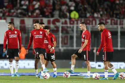 Los titulares, durante el calentamiento