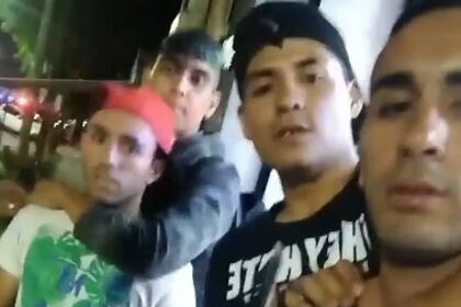 Los tomaron como rehenes y los obligaron a grabar un video