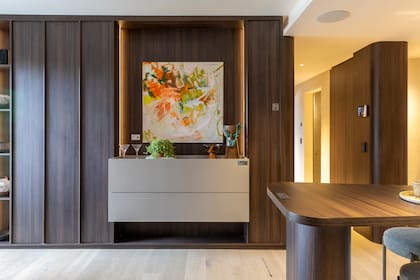 Los tonos de madera oscuros vuelven a ser tendencia. La colección de Faplac los combina en interiores sofisticados.