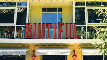 Los tostados de Biutiful vienen en panes de elaboración propia