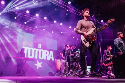 Los Totora harán vibrar a los presentes con un show a puro ritmo.