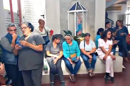 Los trabajadores de la salud protestan dentro del Ministerio de Salud de Misiones