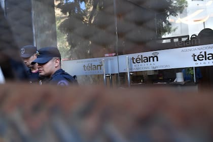 Los trabajadores de Télam ya no pueden ingresar a las oficinas tras el anuncio de cierre de Milei
