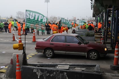 Los trabajadores de peajes activaron un paro en la autopista La Plata-Buenos Aires