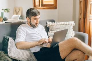 Los problemas de salud que padecerán quienes trabajan home office en el futuro