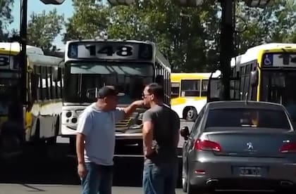 Los trabajadores reclaman que la compañía pague los salarios y aguinaldos (Foto: CrónicaTv)