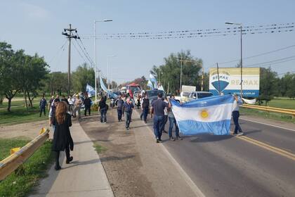 Los trabajadores se concentraron frente al complejo industrial de la empresa en Avellaneda y marcharon hacia Reconquista en caravana