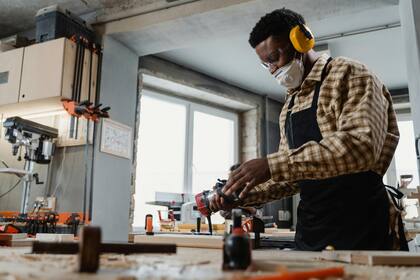 Los trabajos manuales corren menos peligro de desaparecer por el desarrollo de las IA