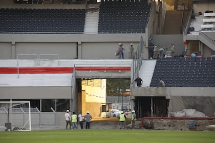 Los trabajos se intensificaron, con el objetivo de que el estadio esté listo en esta fase de la obra para el domingo