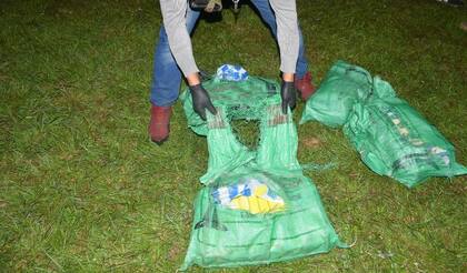 Los traficantes usaban mochilas artesanales para transportar la droga