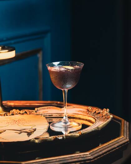 Los tragos son un fuerte de Thames Bar.