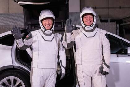 Los trajes de vuelo son futuristas, pero también tienen que ser prácticos