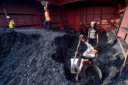 Mientras el resto del mundo se dirige hacia las energías renovables, Bangladesh planea construir 29 centrales térmicas alimentadas por carbón