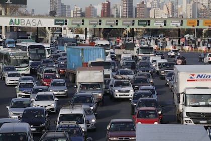 Los transportistas cortaron la autopista Buenos Aires-La Plata la semana pasada y ocasionaron un caos de tránsito 