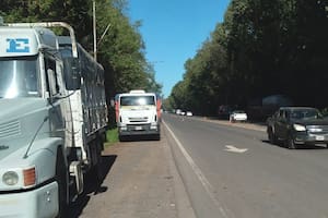 Los transportistas de granos que están en las rutas ahora amenazan con un paro nacional