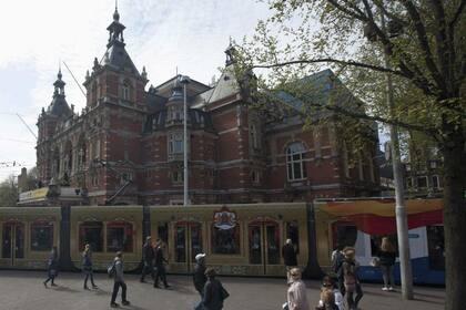 Los tranvías lucen como carrozas reales hoy en Holanda