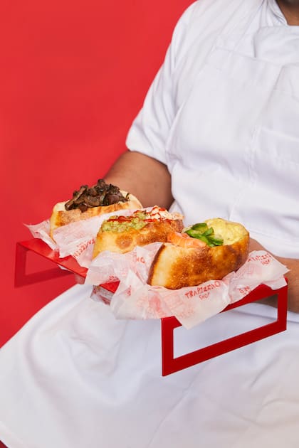 Los trapizzinos son focaccias con rellenos varios: mix de hongos con berenjenas, pollo con guacamole y salsa picante o salmón ahumado con huevo revuelto y palta.