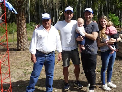 Los tres amigos en uno de los primeros viajes solidarios.