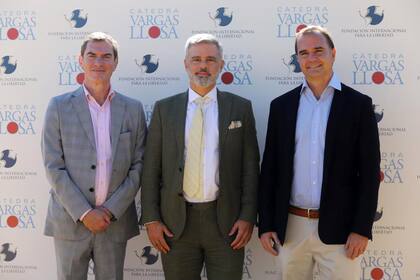 Los tres directores de la Cátedra Vargas Llosa: Darío Lopérfido, Ramiro Villapadierna y Raúl Tola