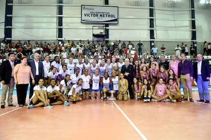 Los tres equipos del podio