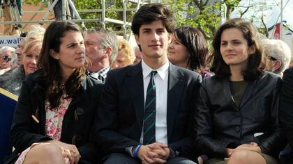 Los tres hermanos Schlossberg durante la conmemoración del 50º aniversario de la visita de John Fitzgerald Kennedy en el 2013 en New Ross, Irlanda