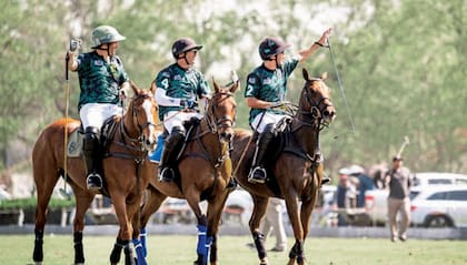 Los tres hermanos Ulloa, Salvador, Toly e Hilario, son polistas profesionales.