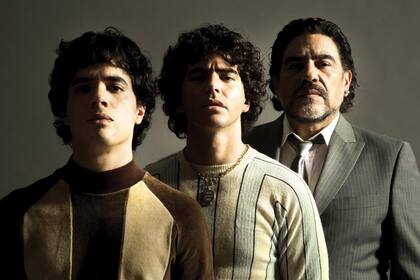 Los tres Maradona de la serie: Nicolás Goldschmidt, Nazareno Casero y Juan Palomino.