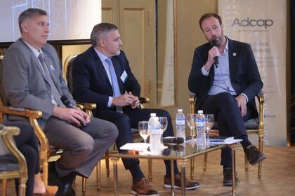 Los tres ministros de Economía provinciales: Pablo Olivares (Santa Fe), Alejandro Abraam (Chaco) y Pablo López (Buenos Aires)