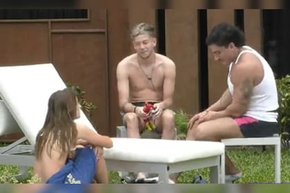 Los tres participantes hablan de dinero (Captura video)