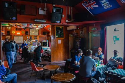 Los tres pubs son muy concurridos al finalizar la jornada laboral. También se llenan luego de la comida hasta las once, hora de cierre.