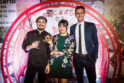 Los tres semifinalistas argentinos: Pablo Pastinante de Ceviche (Rosario), Gabriela Nieva de SHOUT Brasas Drinks y Santiago Elkin Moreno de Docks Bar