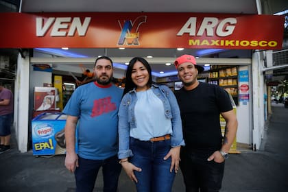 Los tres socios, al frente del local