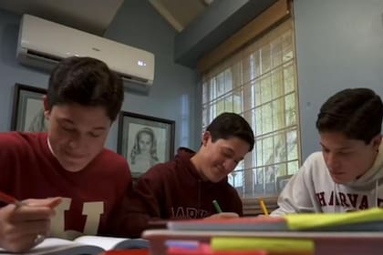 Los trillizos Valldejuly Montilla se graduarán del colegio en mayo de 2025