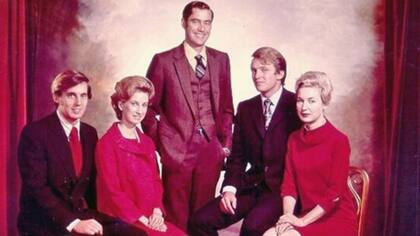 Los Trump, de izquierda a derecha: Robert, Elizabeth, Fred, Donald y Maryanne.