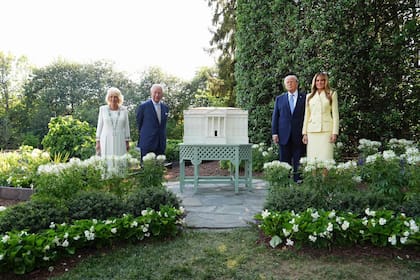 Los Trump y los reyes visitan la zona donde se construirá el salón de baile
